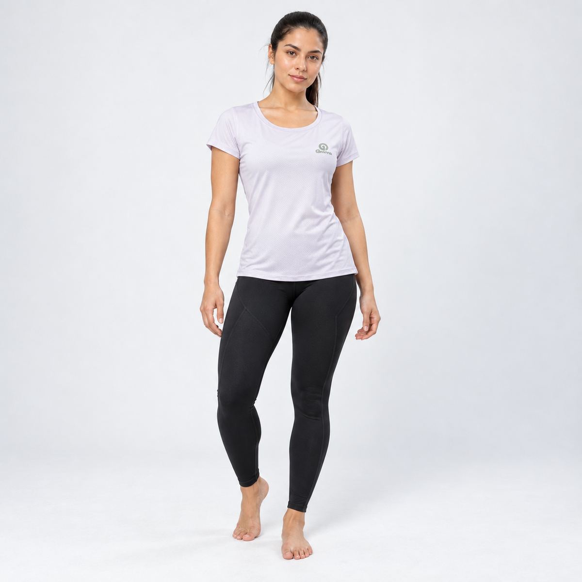 Modelo con Blusa Japonesa IV lila y licra negra