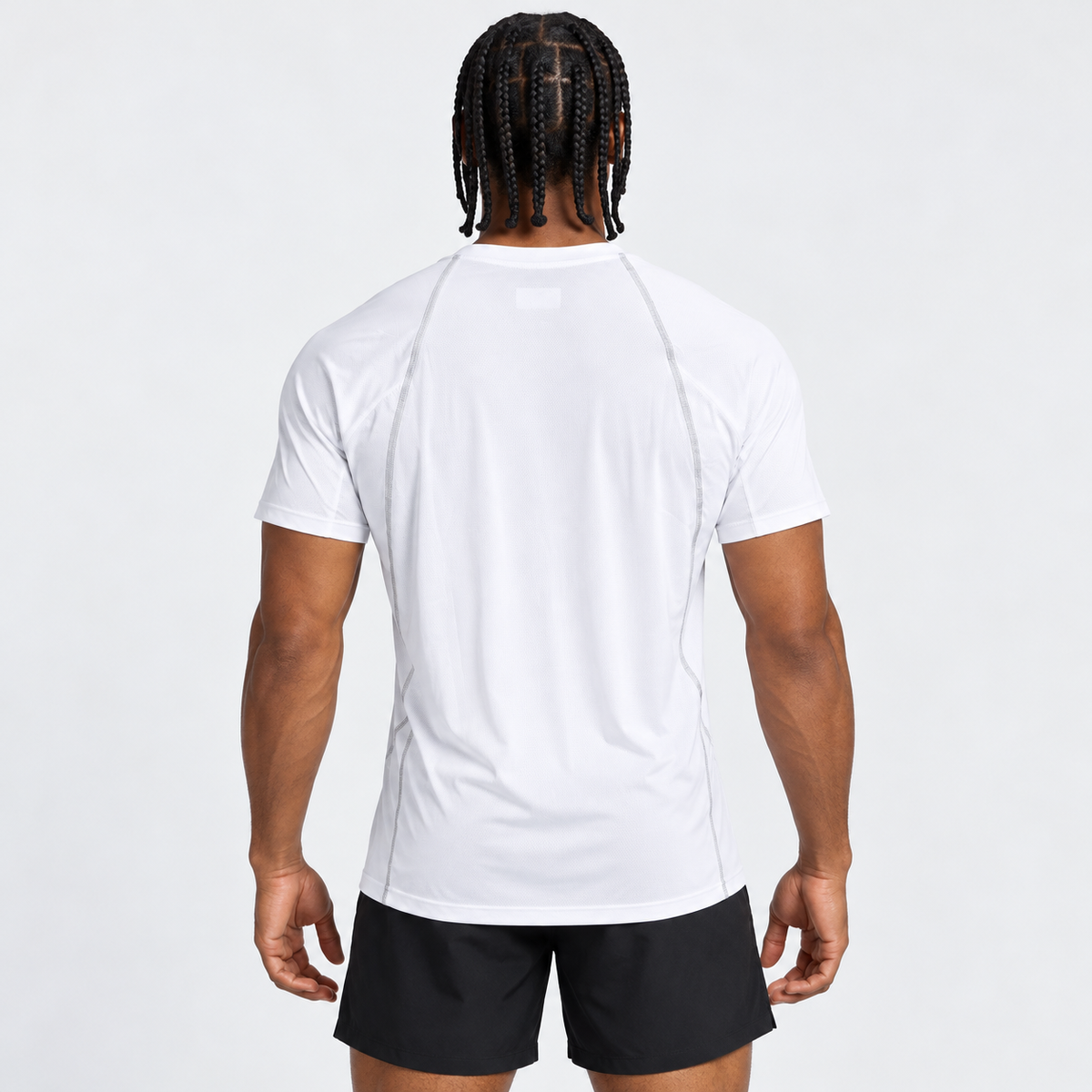 Vista posterior de la camiseta Kaisen blanca para hombre, con costuras grises desde los hombros hasta el bajo