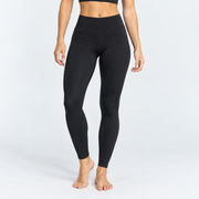 Licra Rose negra para mujer, vista frontal de tiro alto y costuras laterales