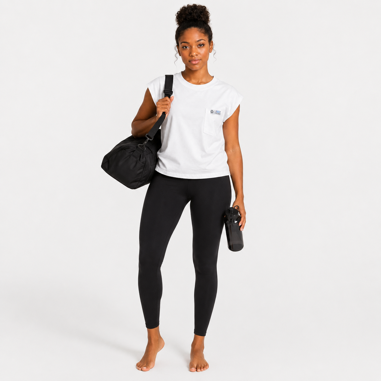 Vista frontal completa de la Blusa Bonnie blanca para mujer con cuello redondo y bolsillo en el pecho