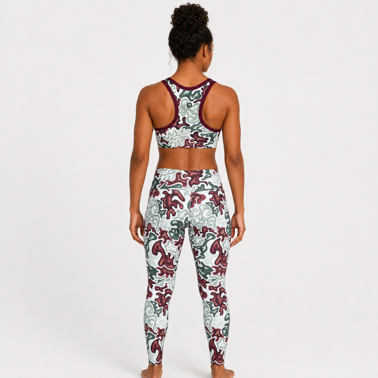 Conjunto Deportivo Sublimado para mujer, vista posterior del top y leggings