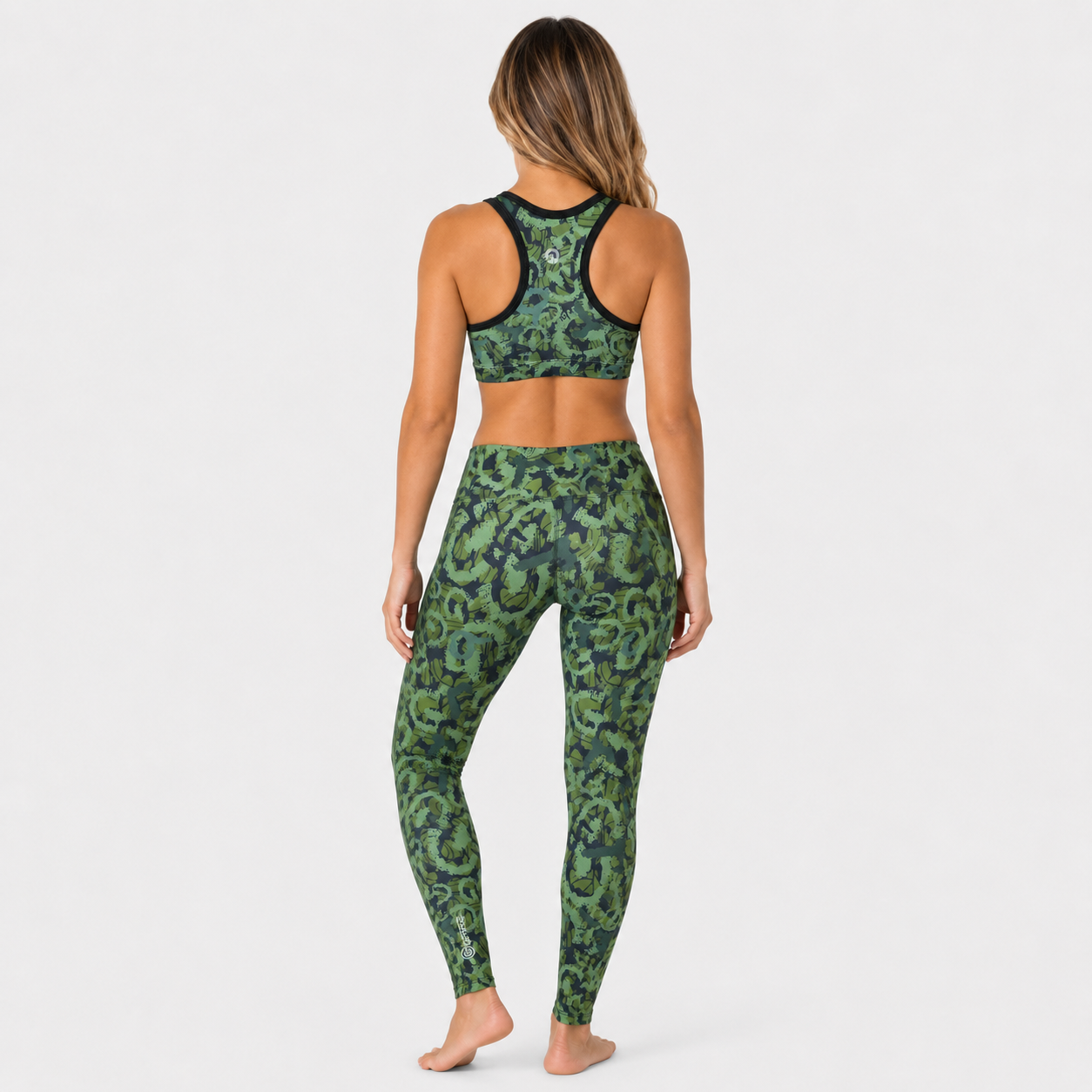 Conjunto Deportivo Sublimado 26 verde, vista posterior del top y los leggings