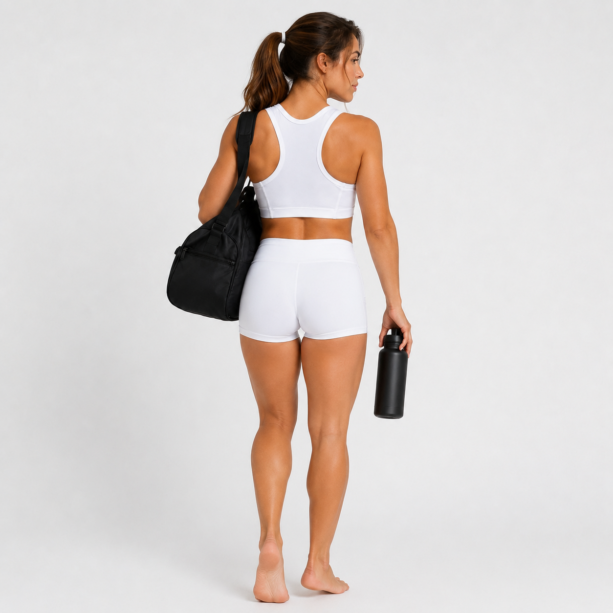Vista posterior completa del Top Prisma blanco para mujer con escote redondo y tirantes anchos