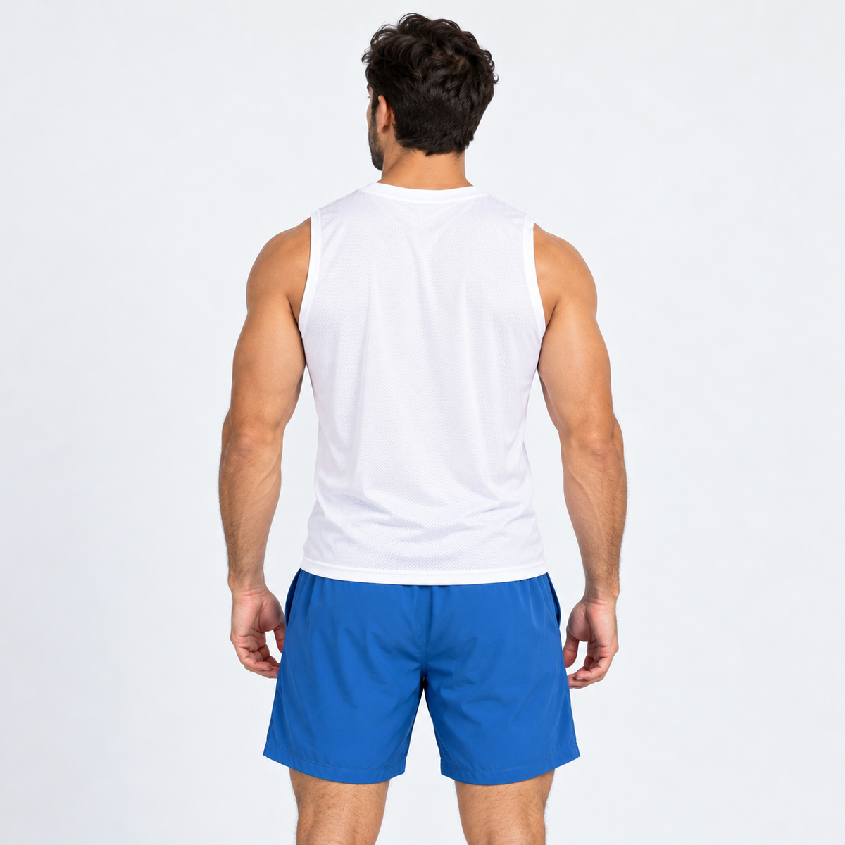Vista posterior de pantaloneta Essentials azul para hombre.