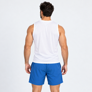 Vista posterior de pantaloneta Essentials azul para hombre.