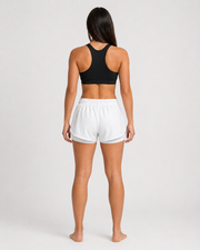 Short Lotus blanco para mujer, vista posterior con pretina elástica y short interior visible.