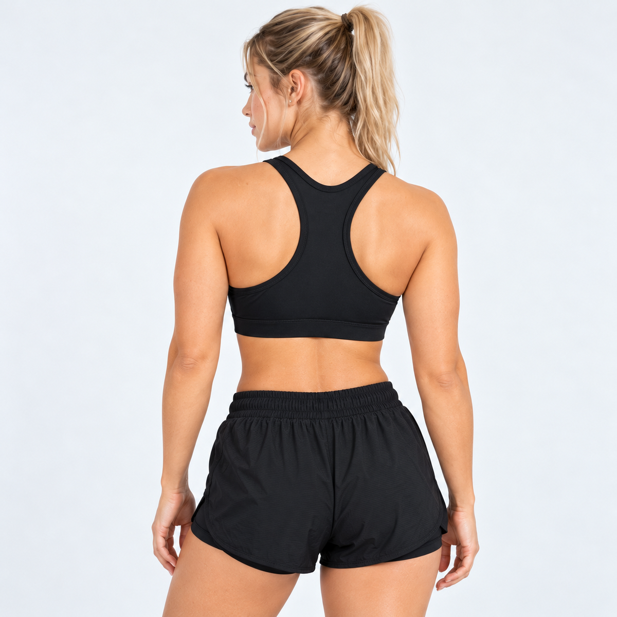 Vista posterior del Top Essentials V negro de Grama con espalda nadadora